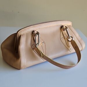 Elegant Tan Leather Handbag